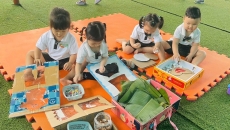 BÉ CÙNG CÔ QUAN SÁT THỜI TIẾT VÀ CHƠI CÁC GÓC CHƠI BÉ CÙNG CÔ QUAN SÁT THỜI TIẾT VÀ CHƠI CÁC GÓC CHƠI